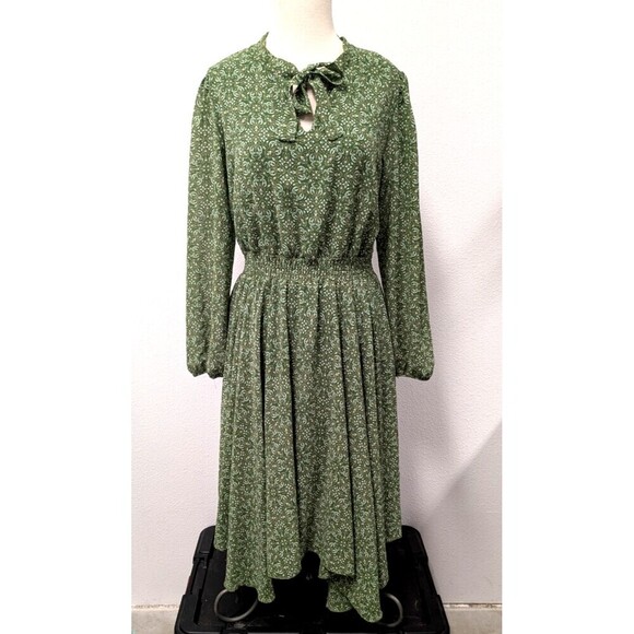 Lark & Grey Dresses & Skirts - Lark & Grey Green Paisley Floral Print Smocked Dress sz M Holiday Modest Peasant